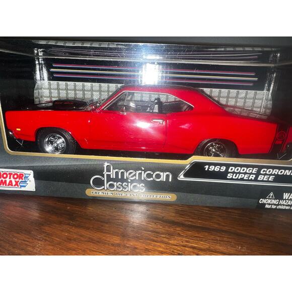 1969 DODGE CORONET SUPER BEE 1:24 Scale Diecast Car Motor Max RED New in box - Picture 2 of 6